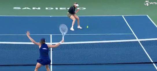 开云娱乐-斯瓦泰克豪取赛季第8冠，夺冠后却为何道歉？