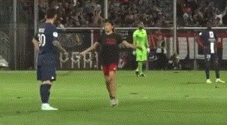 1666394346342036314.gif 开云官网-【法甲】梅西姆巴佩相互传射3球 巴黎客场3比0胜