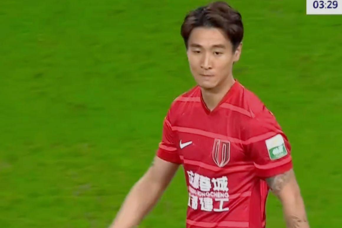 赛季第10球！30岁韦世豪20米任意球暴力抽射破门 或成国足新箭头