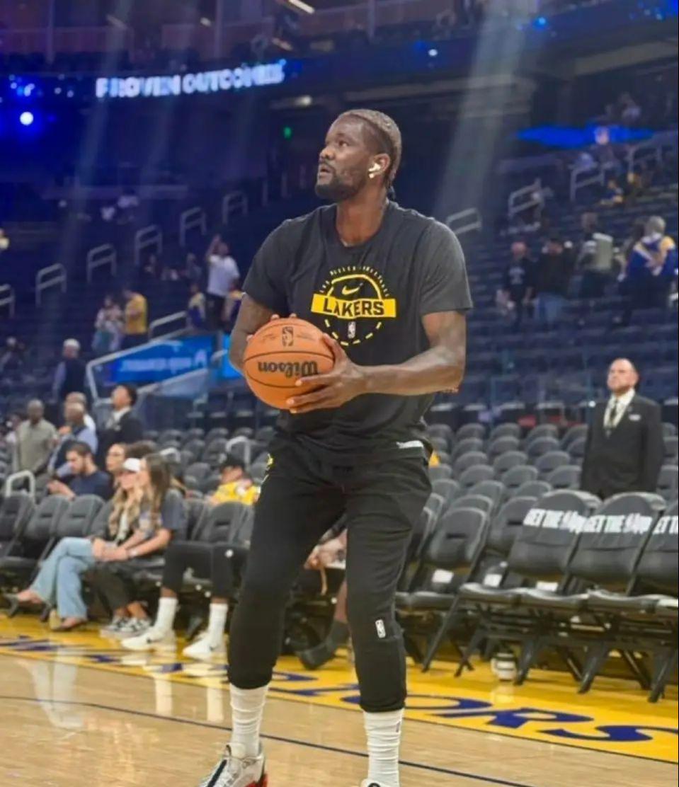 开云体育-太难了！数据全面落后，正负值-49+全队最差，艾顿，能硬一点吗？