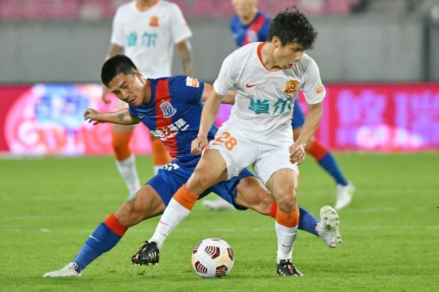 1627733943136001160.jpg kaiyun-蒿神回归闪耀全场难取首胜 如此后防武汉危险了?