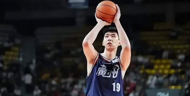 开云娱乐-CCTV16直播！今晚7点半，CBA季后赛打响，广东德比，徐昕挑战杜锋